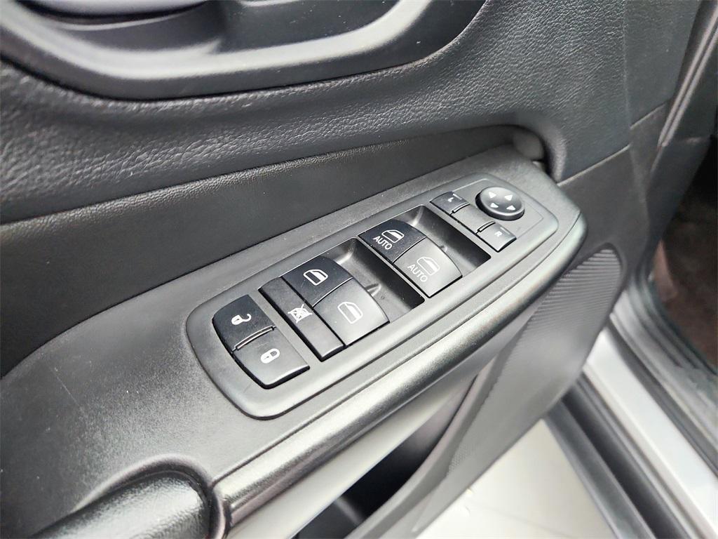 used 2019 Jeep Cherokee car, priced at $13,999