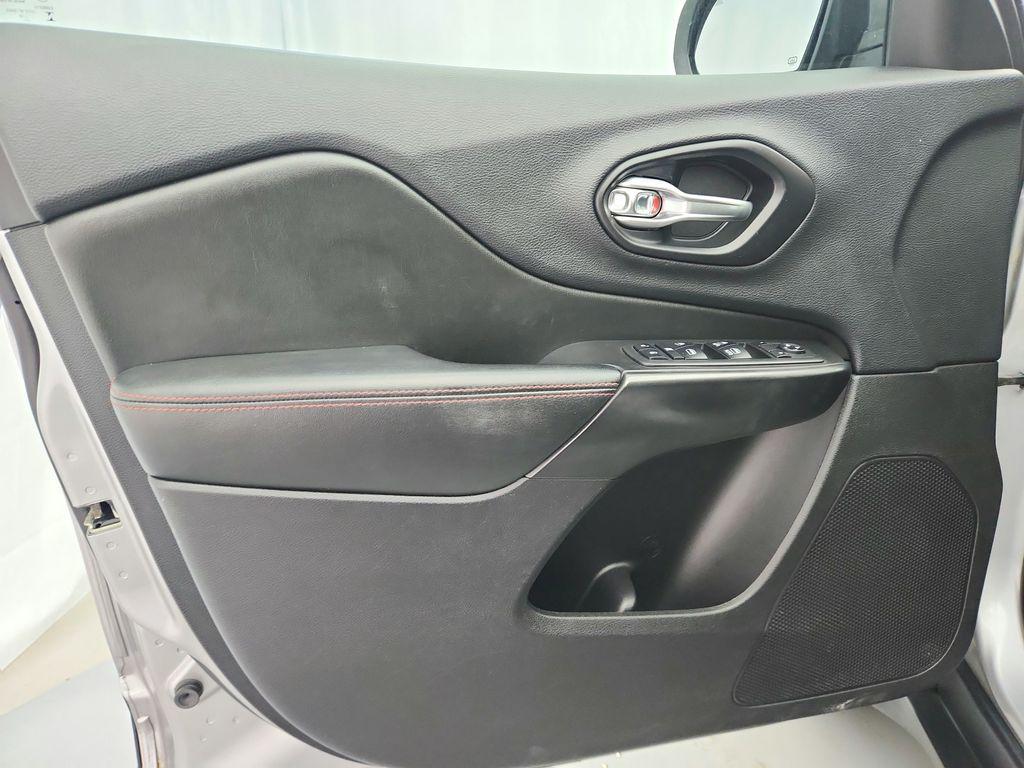 used 2019 Jeep Cherokee car, priced at $16,299