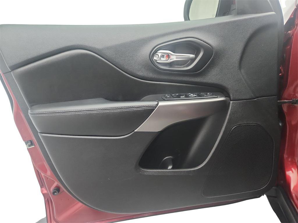 used 2019 Jeep Cherokee car, priced at $13,789