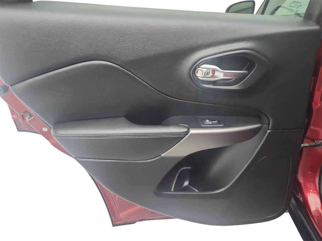 used 2019 Jeep Cherokee car, priced at $13,789