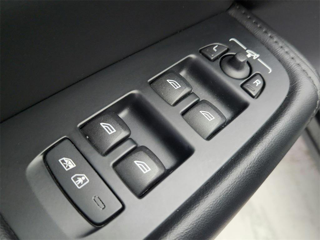 used 2024 Volvo XC60 car, priced at $27,799