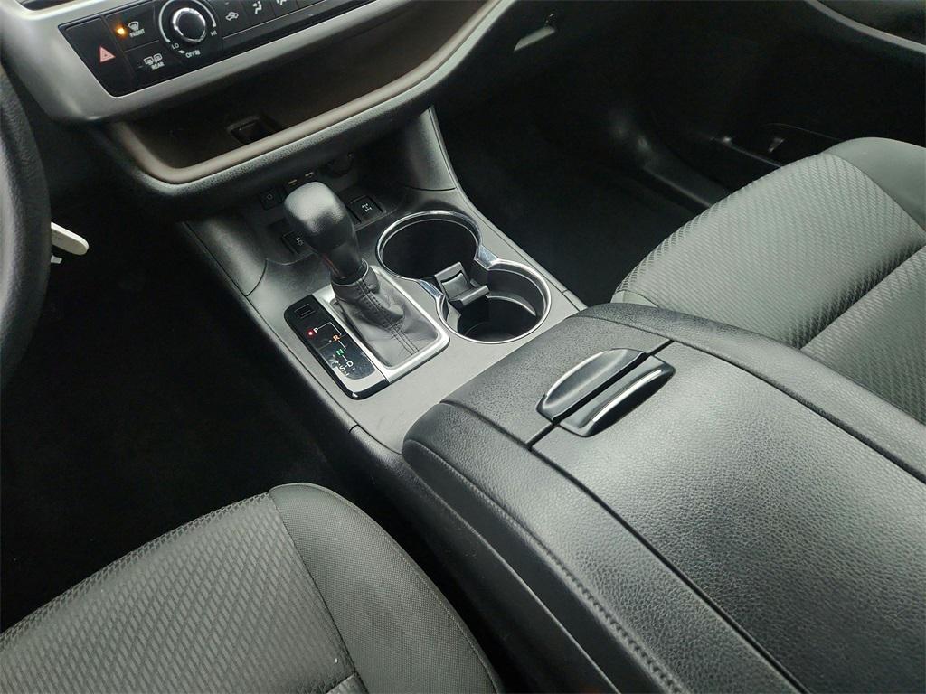 used 2019 Toyota Highlander car, priced at $22,400