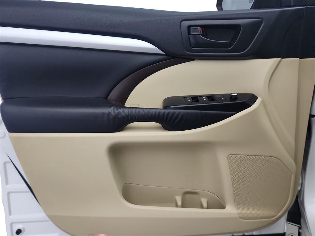 used 2014 Toyota Highlander car, priced at $13,888