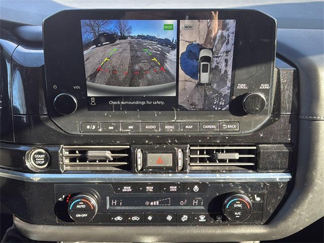 Pearl White Tricoat 2023 Nissan Pathfinder SL 4WD