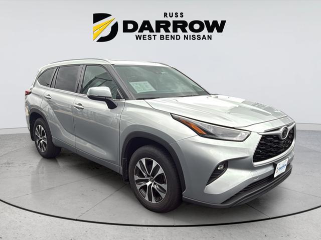 used 2022 Toyota Highlander car, priced at $34,526