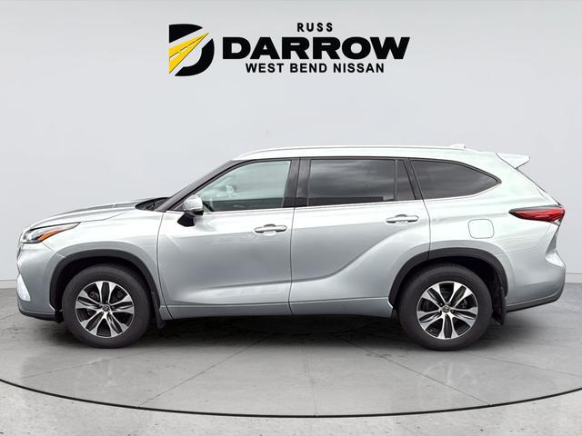 used 2022 Toyota Highlander car, priced at $34,526