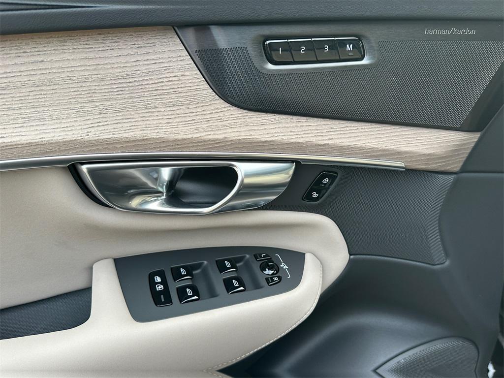 new 2026 Volvo XC90 Plug-In Hybrid car, priced at $77,445