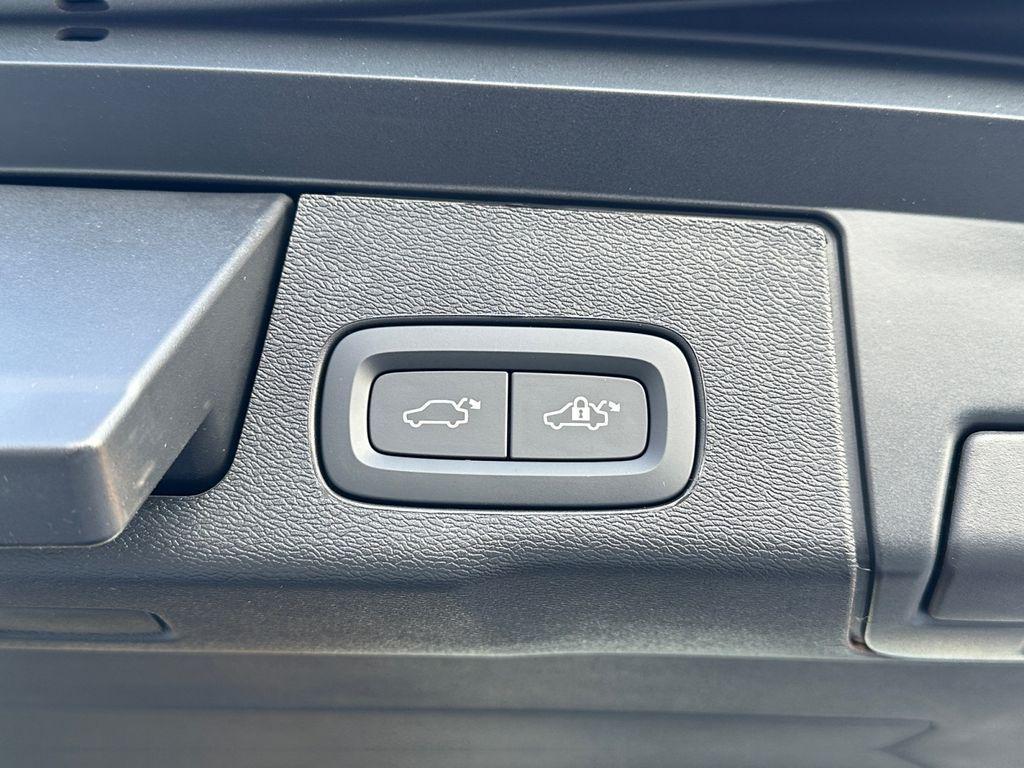 new 2026 Volvo XC60 Plug-In Hybrid car, priced at $60,695