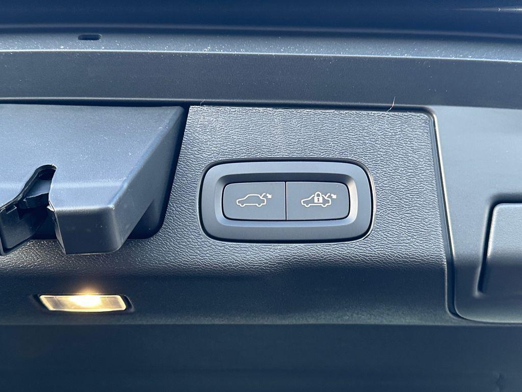 new 2026 Volvo XC60 car, priced at $57,423