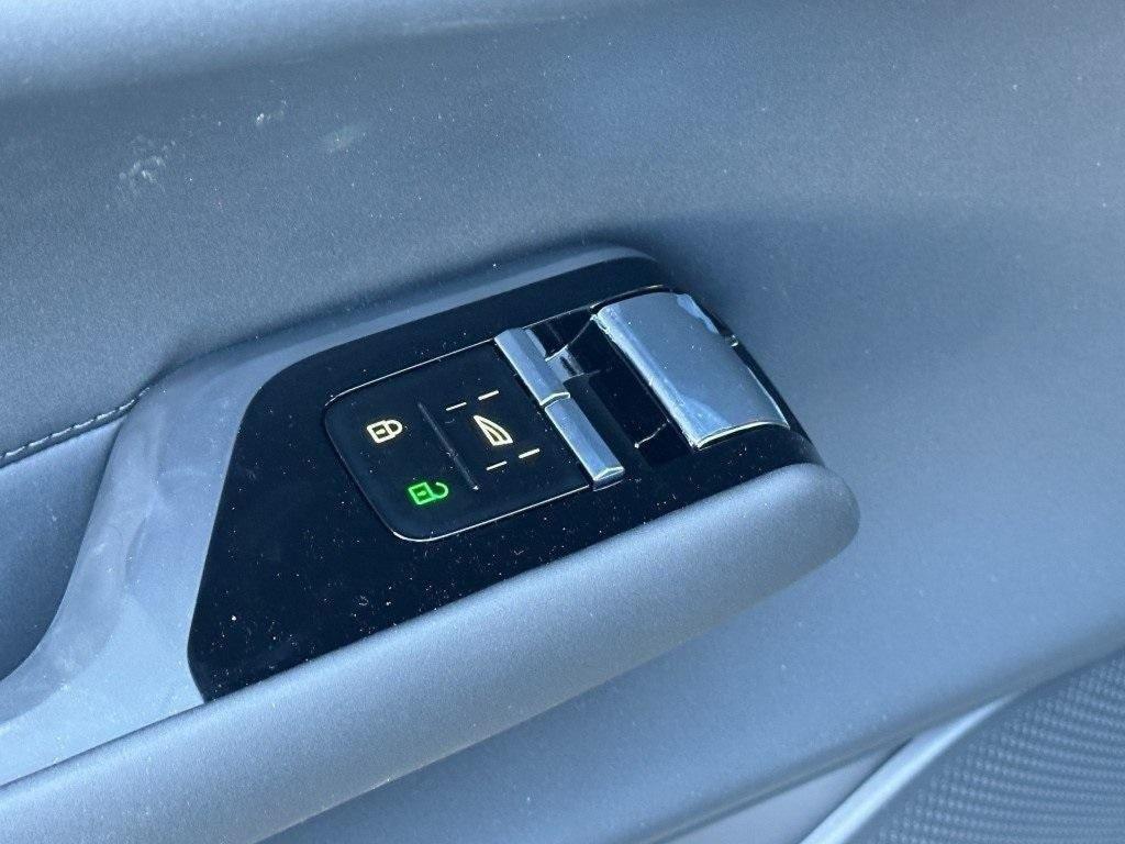 new 2025 Volvo EX90 car, priced at $92,250