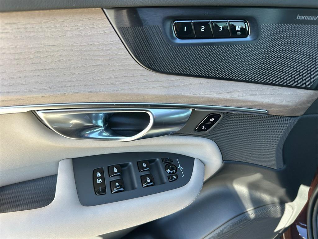 new 2026 Volvo XC90 car, priced at $79,605