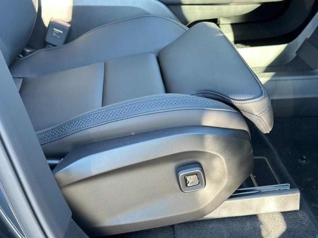 new 2025 Volvo EX90 car, priced at $93,840