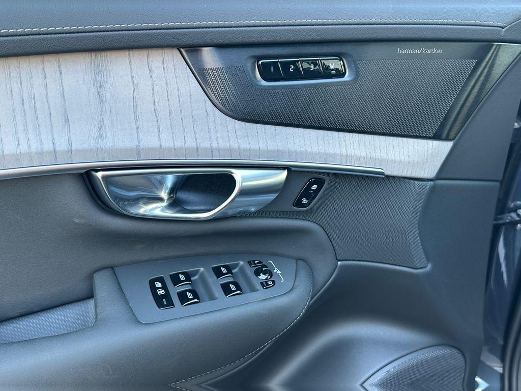 new 2026 Volvo XC90 Plug-In Hybrid car, priced at $86,273