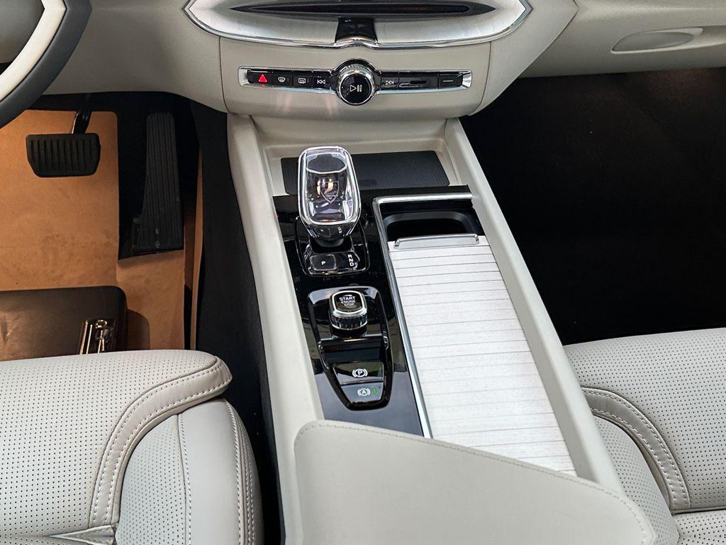 new 2026 Volvo XC60 car, priced at $64,044