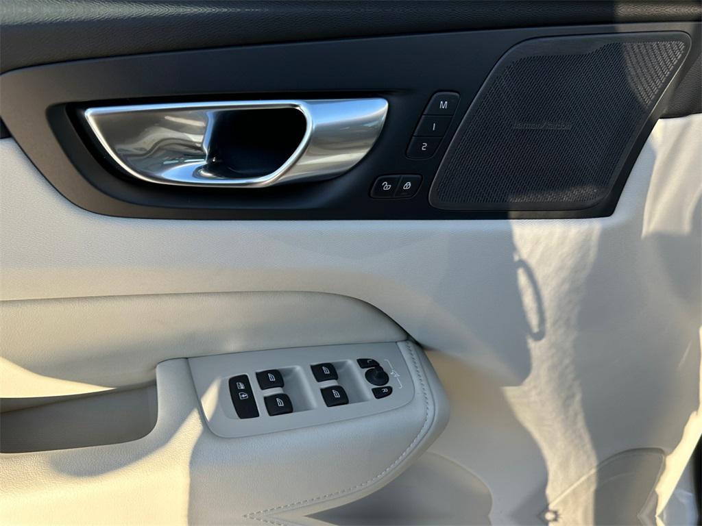 new 2026 Volvo XC60 Plug-In Hybrid car, priced at $72,395