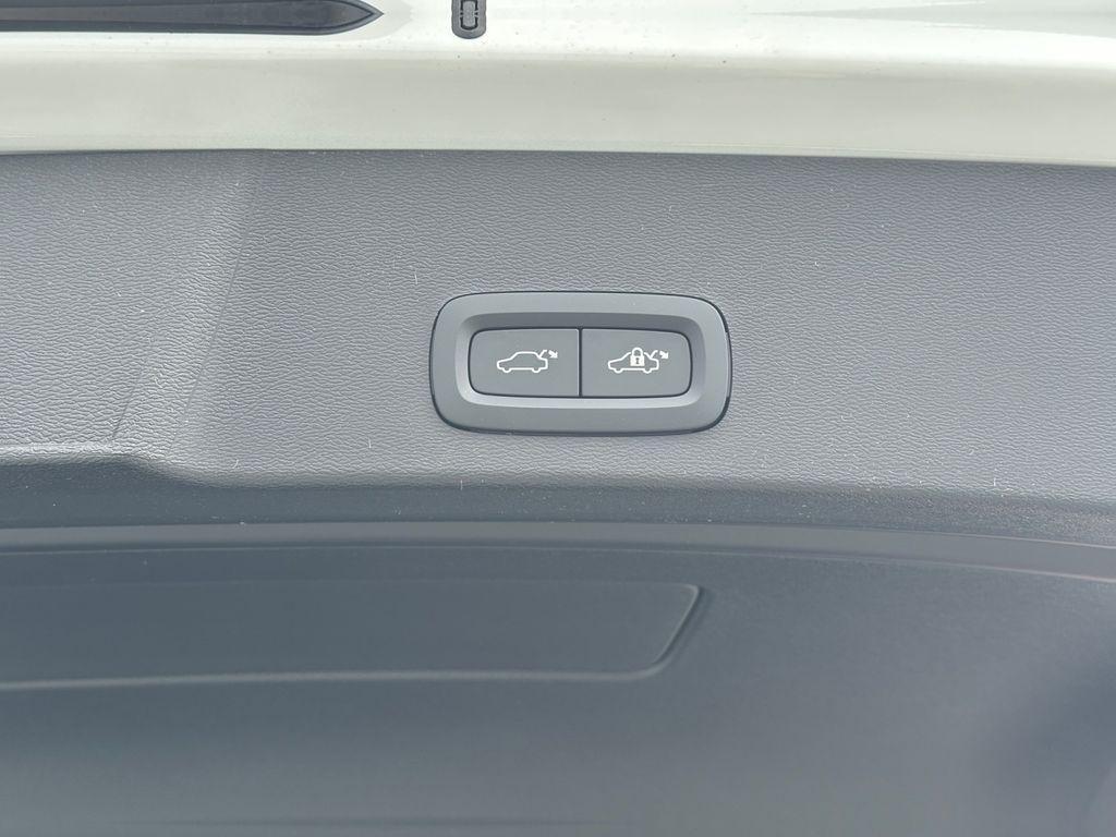 new 2026 Volvo XC40 car, priced at $47,623