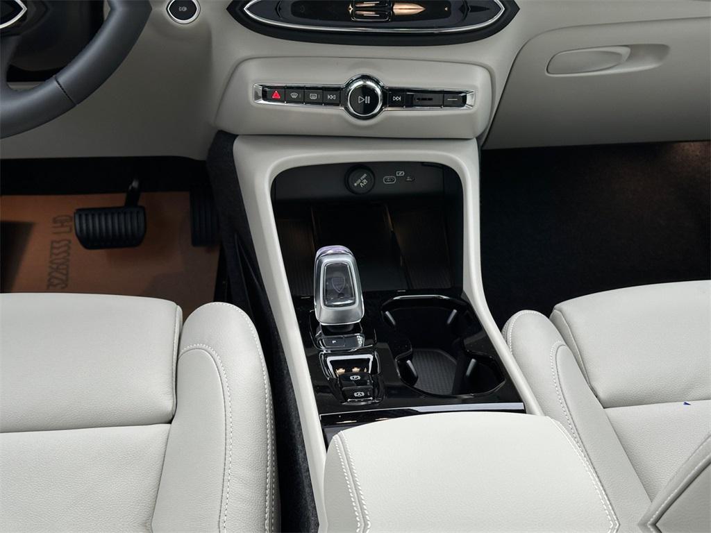 new 2026 Volvo XC40 car