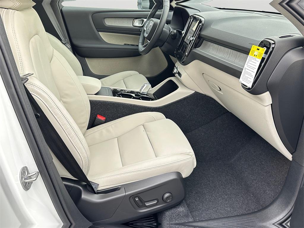 new 2026 Volvo XC40 car