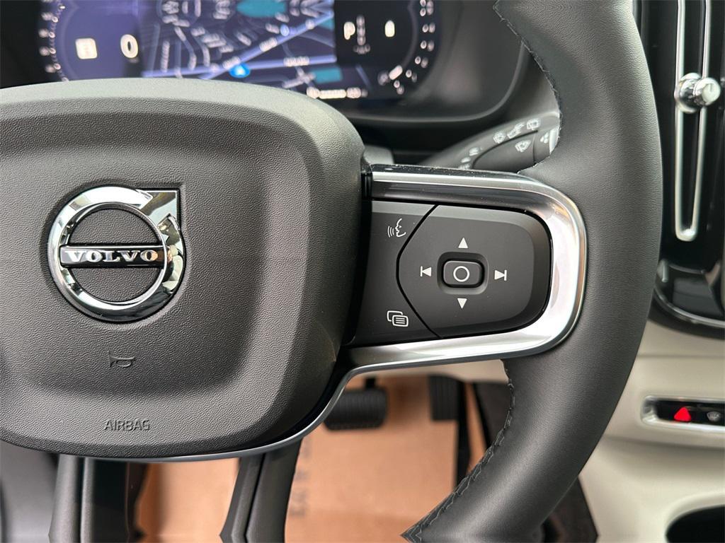 new 2026 Volvo XC40 car