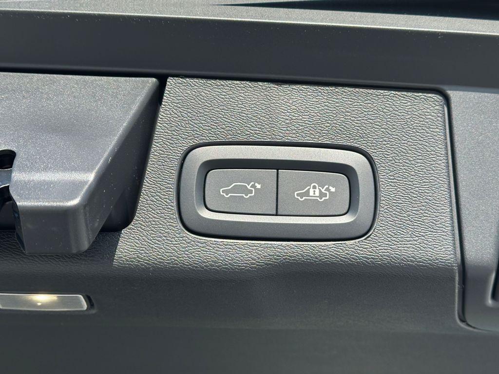 new 2026 Volvo XC60 car, priced at $57,294