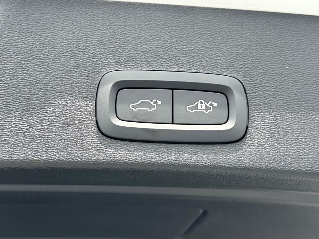 new 2026 Volvo XC40 car, priced at $51,238