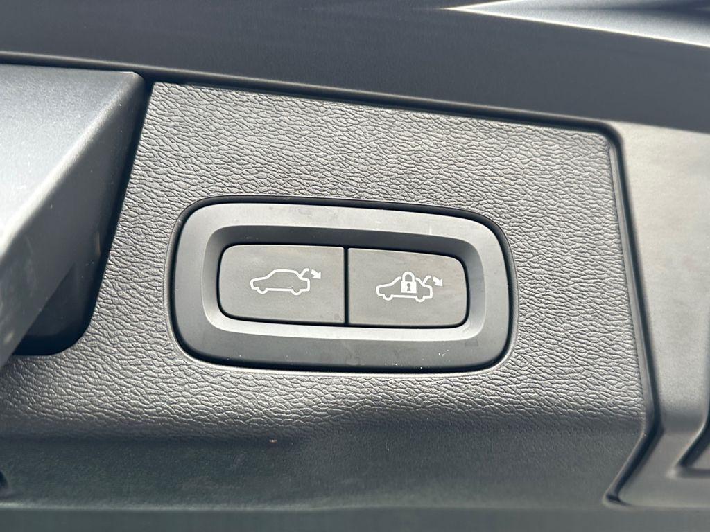 used 2023 Volvo XC60 car, priced at $31,689