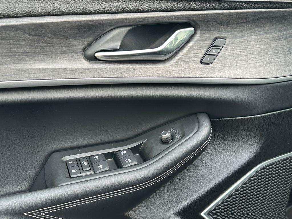 used 2024 Jeep Grand Cherokee car, priced at $36,489
