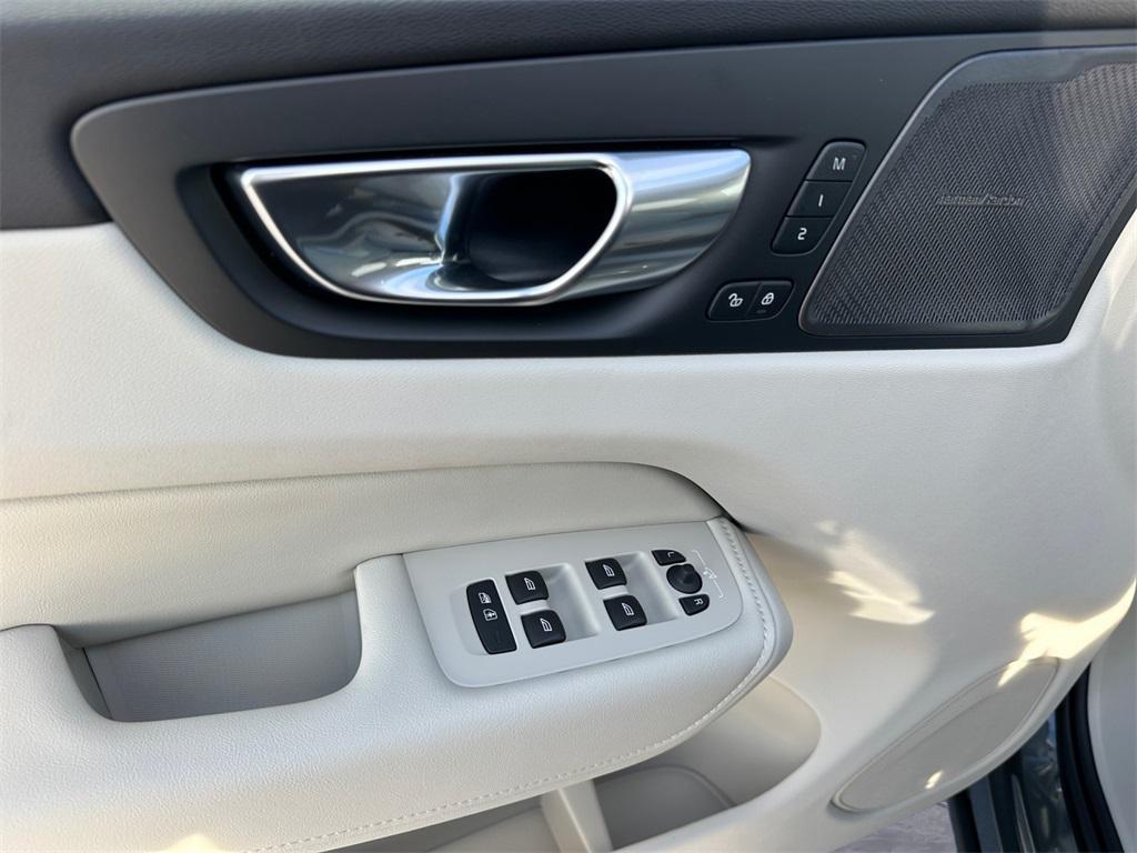 new 2026 Volvo XC60 Plug-In Hybrid car, priced at $71,595