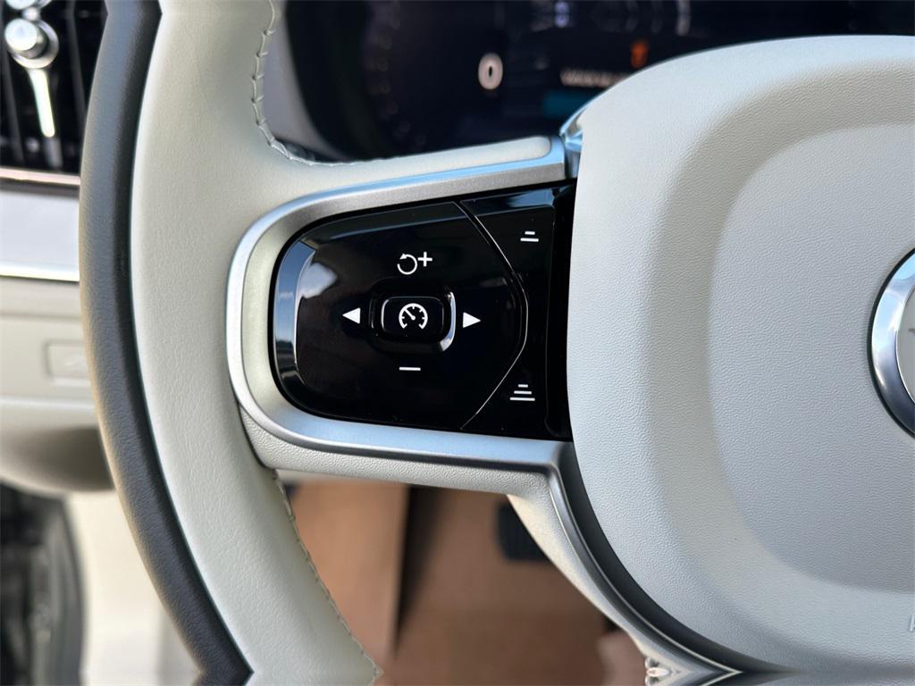 new 2026 Volvo XC60 Plug-In Hybrid car, priced at $71,595