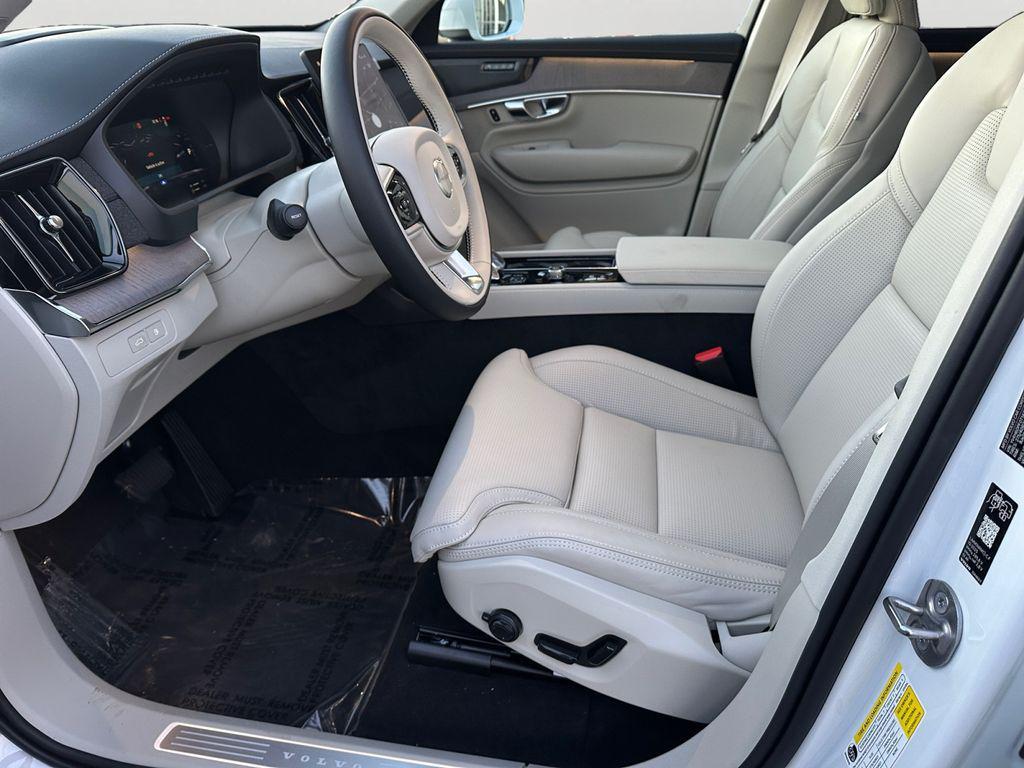 new 2026 Volvo XC90 Plug-In Hybrid car, priced at $84,205