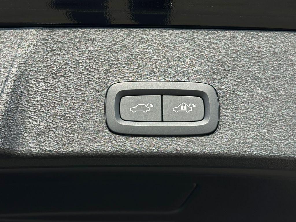 new 2026 Volvo XC40 car, priced at $51,128