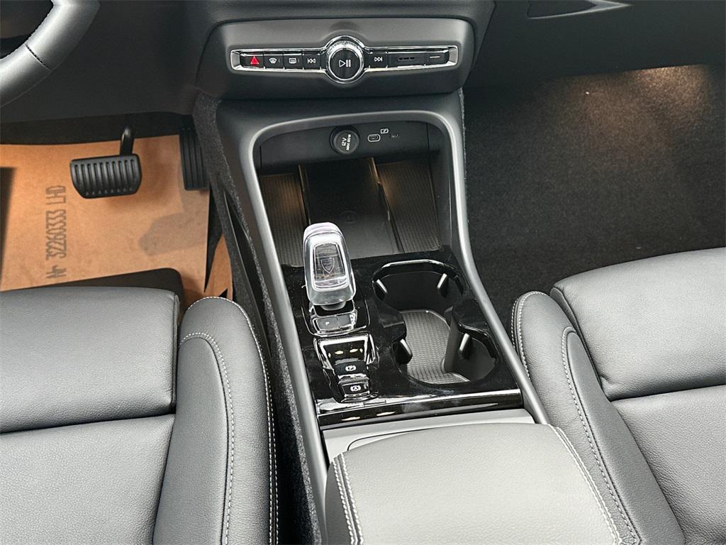 new 2026 Volvo XC40 car