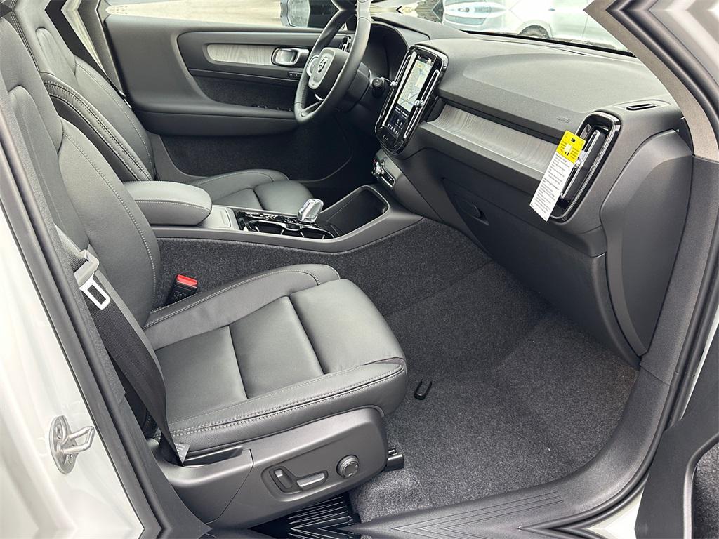 new 2026 Volvo XC40 car