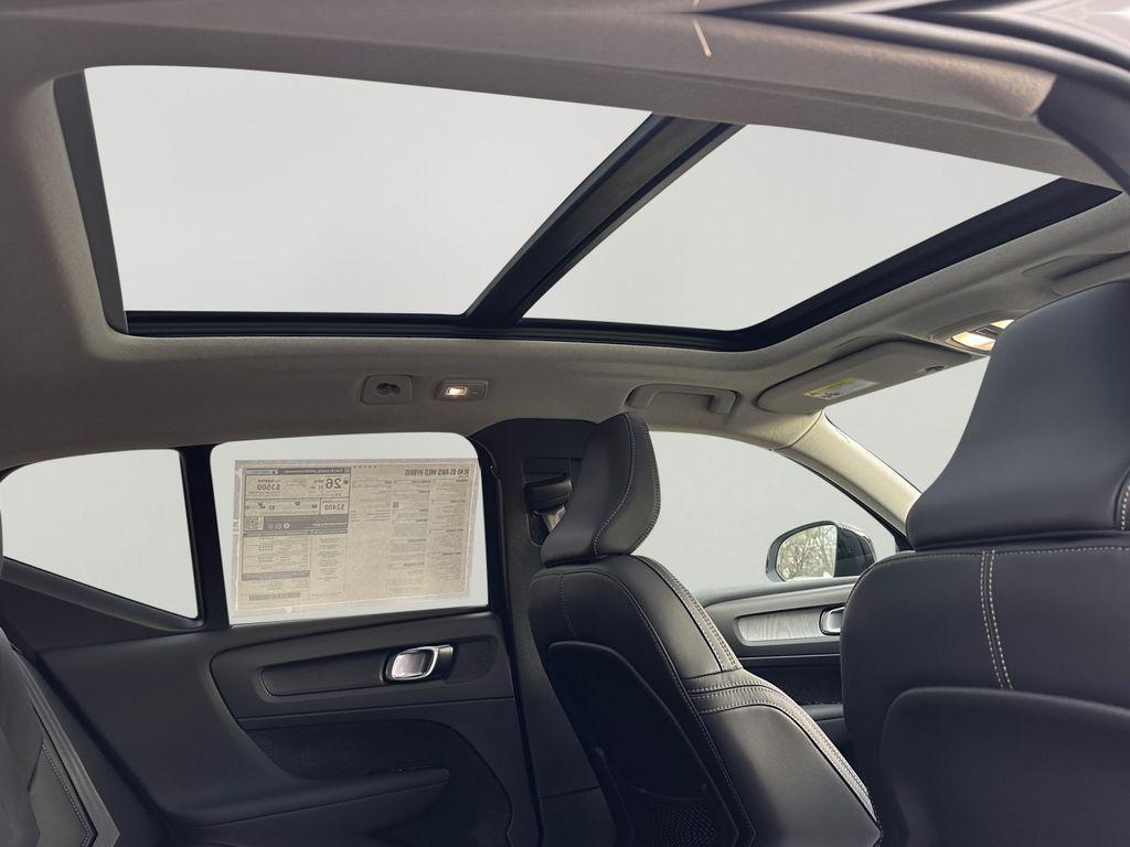 new 2026 Volvo XC40 car