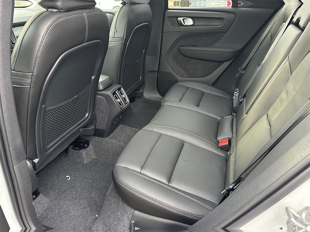 new 2026 Volvo XC40 car