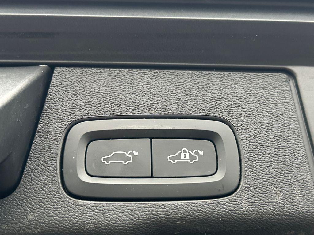 used 2022 Volvo XC60 car, priced at $32,300