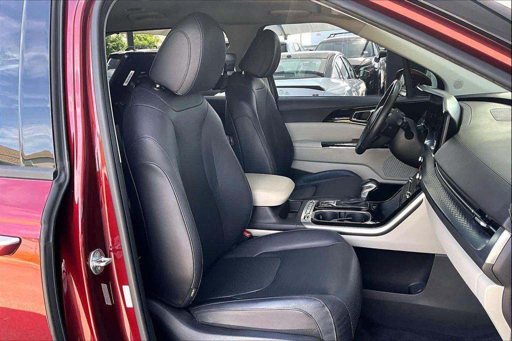 used 2024 Kia Carnival car, priced at $39,215