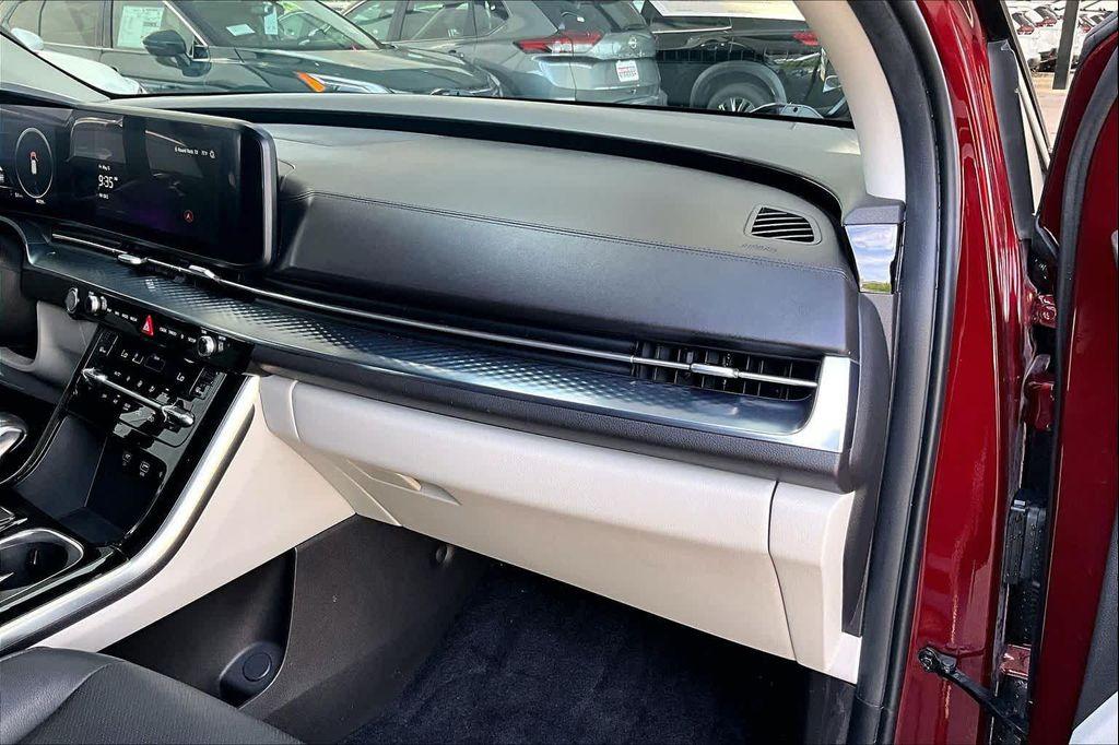 used 2024 Kia Carnival car, priced at $39,215