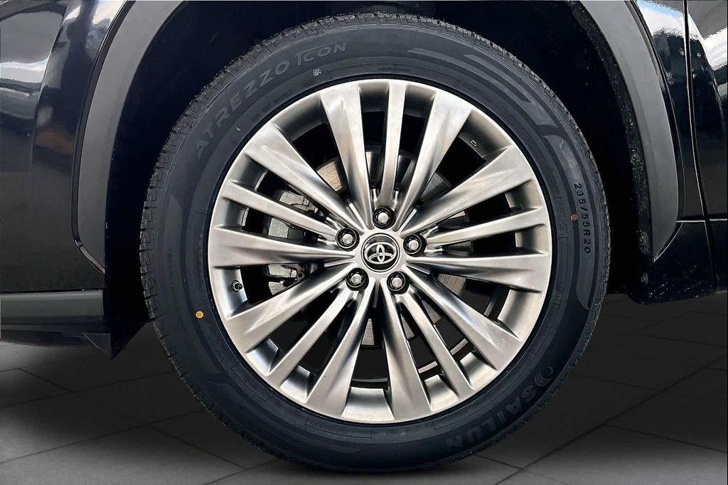 used 2023 Toyota Highlander car, priced at $42,440