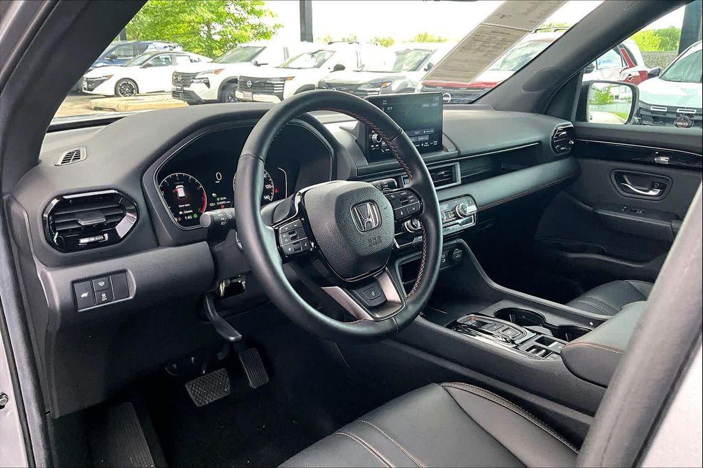 used 2025 Honda Pilot car, priced at $46,755
