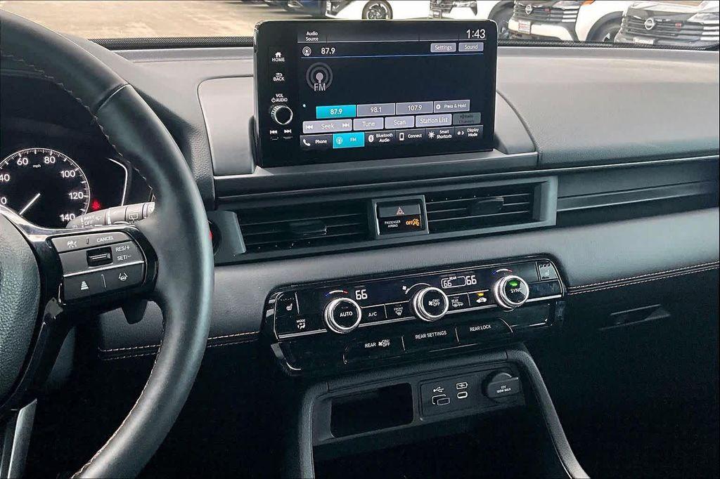 used 2025 Honda Pilot car, priced at $46,755