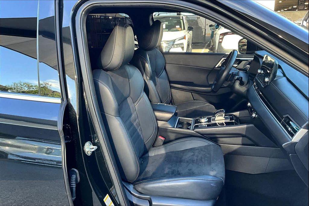 used 2023 Mitsubishi Outlander car, priced at $19,887