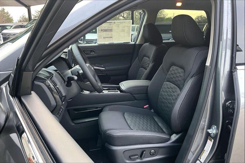 new 2026 Nissan Pathfinder car, priced at $39,615