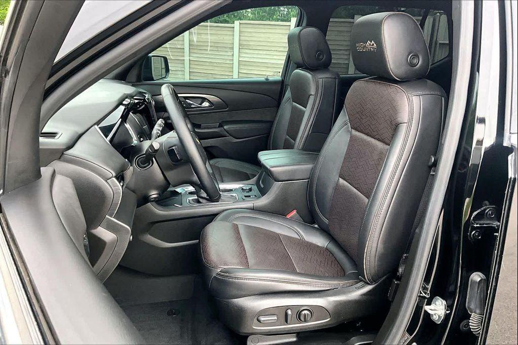 used 2023 Chevrolet Traverse car, priced at $34,401