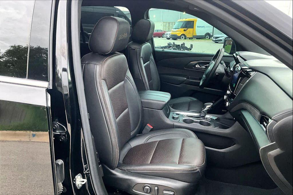 used 2023 Chevrolet Traverse car, priced at $34,401