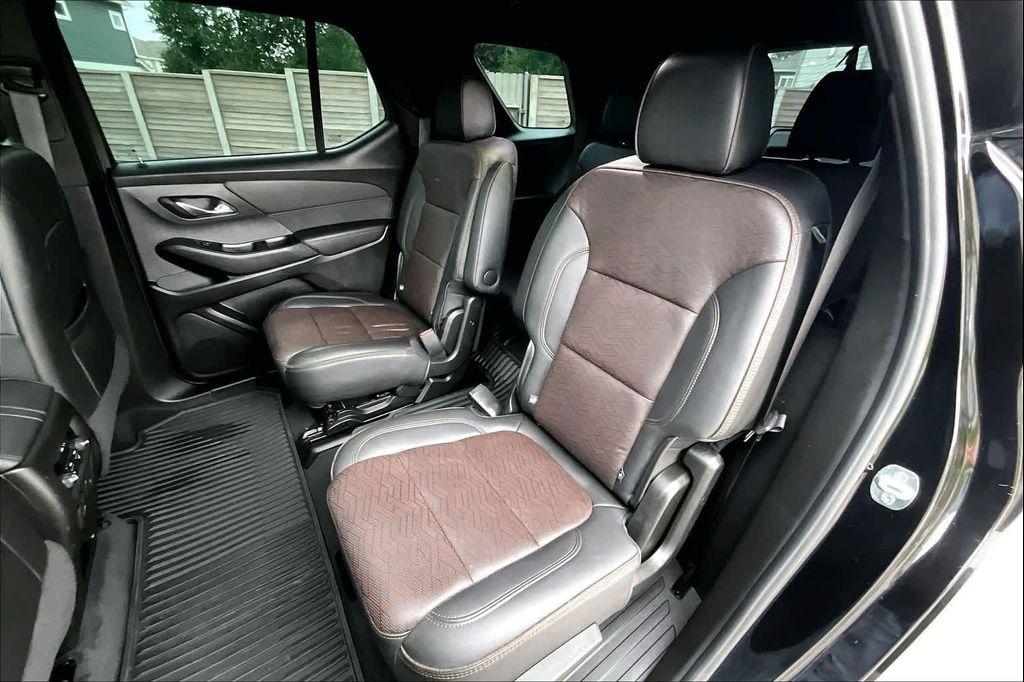 used 2023 Chevrolet Traverse car, priced at $34,401