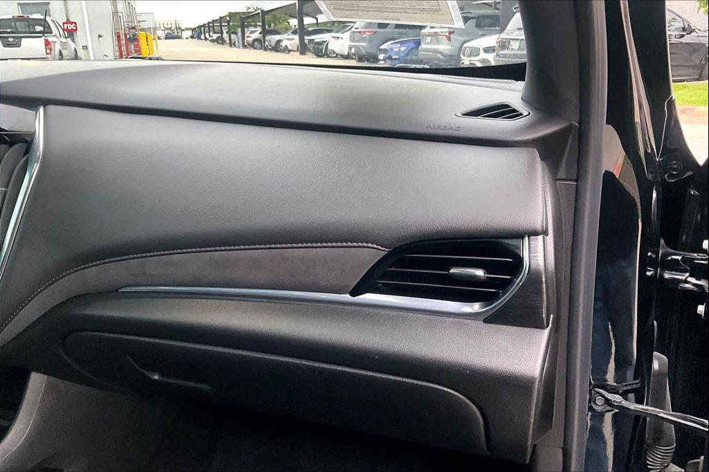 used 2023 Chevrolet Traverse car, priced at $34,401