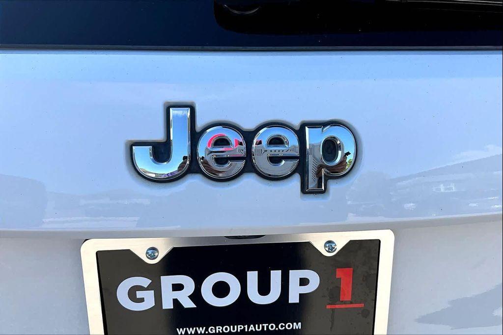 used 2015 Jeep Grand Cherokee car, priced at $10,875