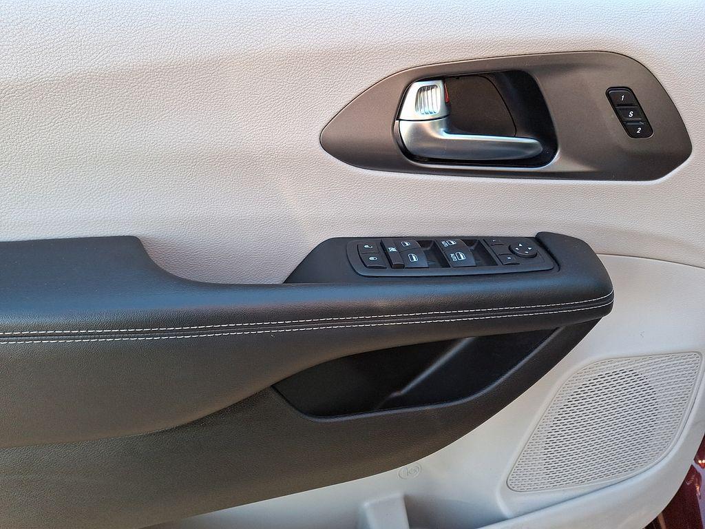 used 2023 Chrysler Pacifica car, priced at $21,199