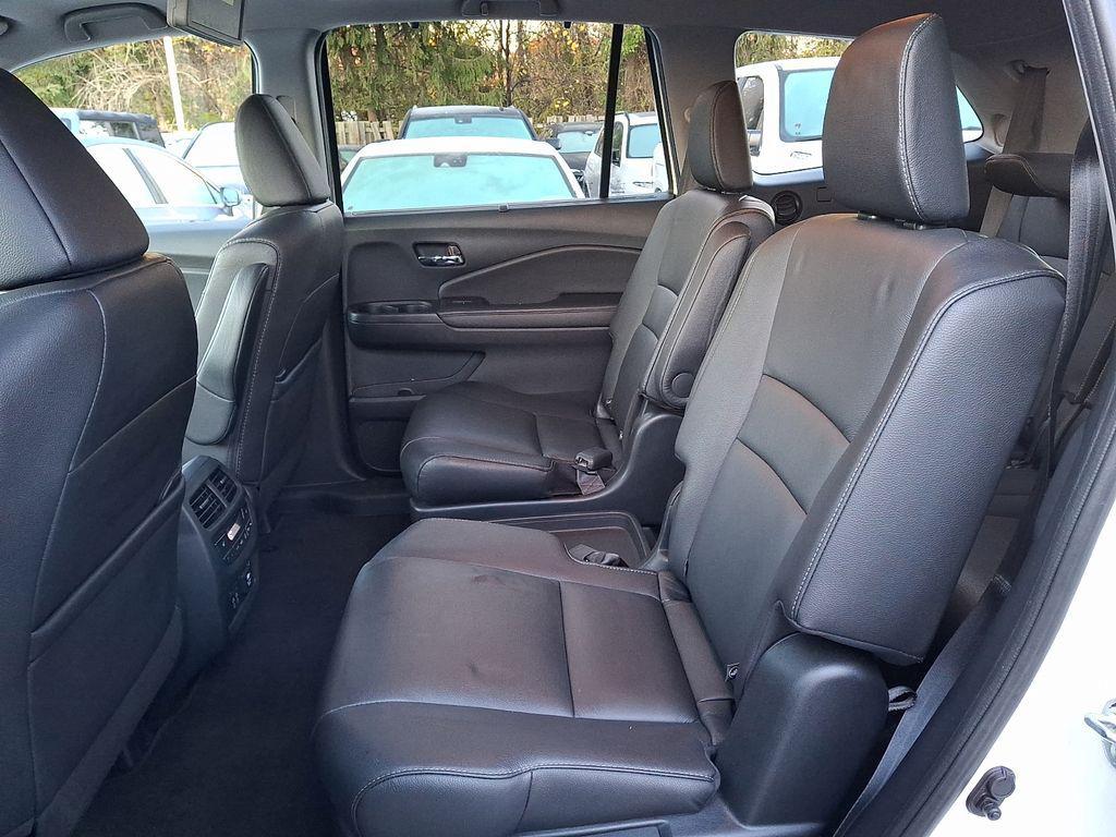 used 2022 Honda Pilot car, priced at $28,599